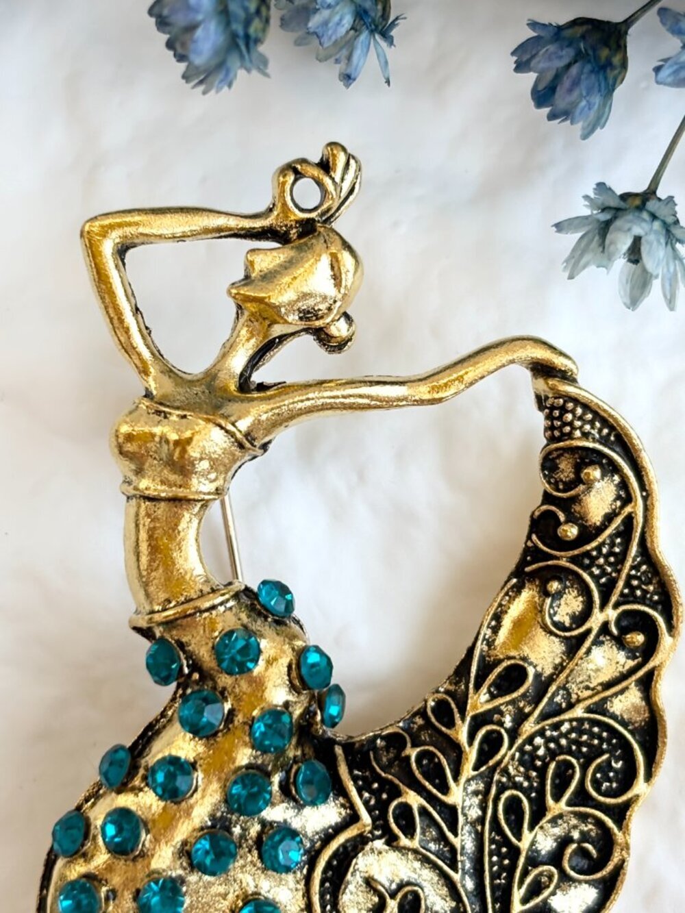 Mint Flamenco Dancer Peacock Gold Toned Textured Floral Vintage Style Brooch Pin - Picture 7 of 16